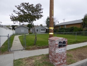Building Photo - Cozy 1-Bedroom Single-Story Duplex Home in Newhall