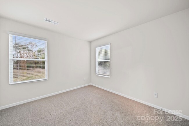 Building Photo - 916 S Battleground Ave