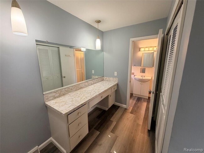 Building Photo - 1080 W Highland Rd