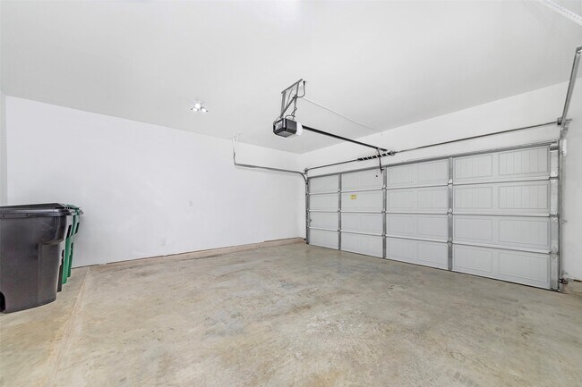 Building Photo - 837 W Little York Rd