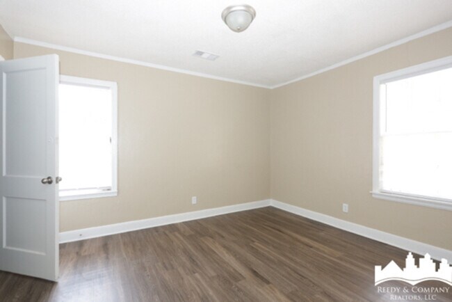 Building Photo - 3149 Jackson Ave