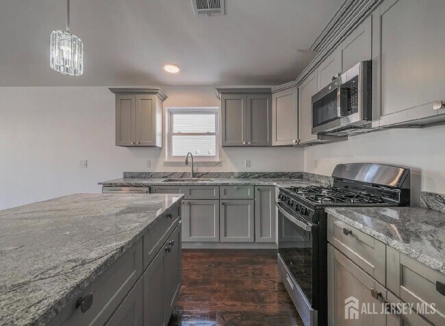 Building Photo - 496 S 18th St