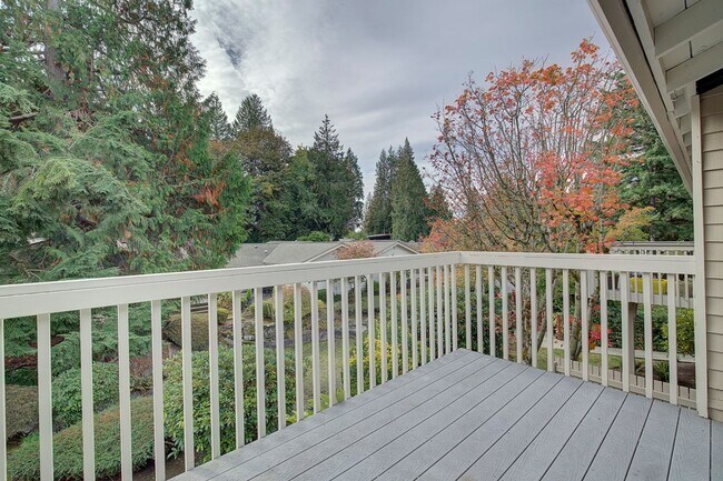 Building Photo - 2Bd/1.75Ba Kirkland Townhouse