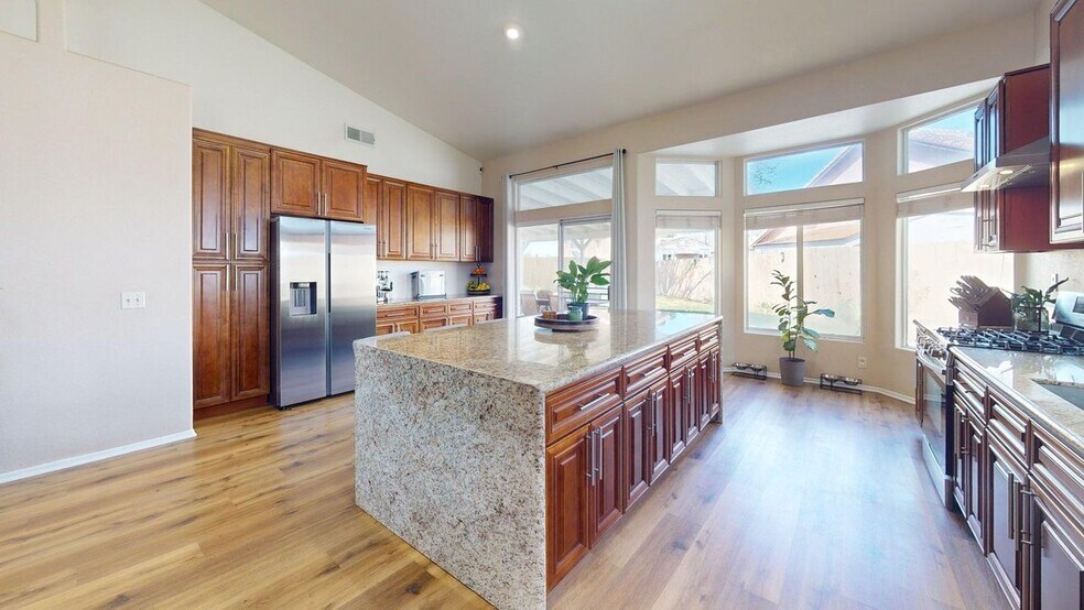 Building Photo - 45066 Palo Vista Dr