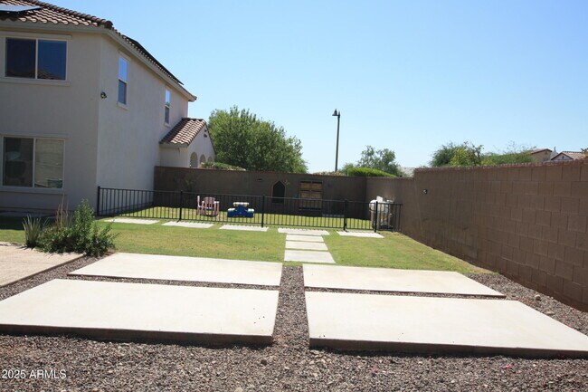 Building Photo - 20700 W White Rock Rd