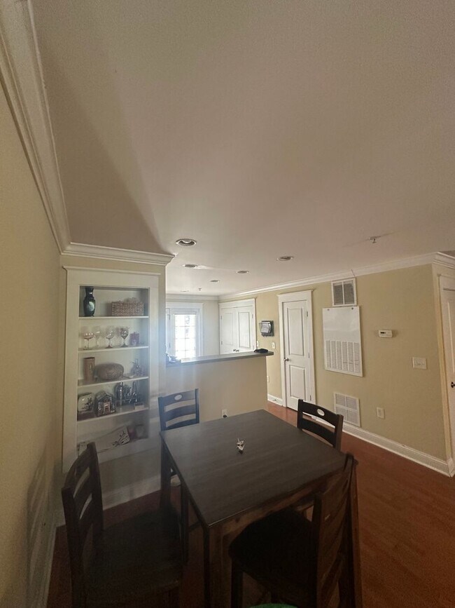 Building Photo - 2 Bedroom 2 Bathroom in gated community of the Summit