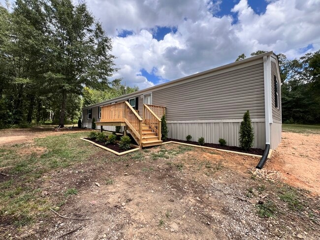 Building Photo - 1711 McKenzie Rd