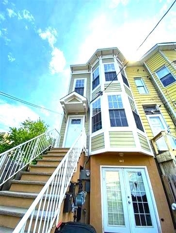 Building Photo - 447 Mercer St