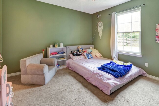 Building Photo - 3 Bedroom in Navarre! Move In $200 off 1st...