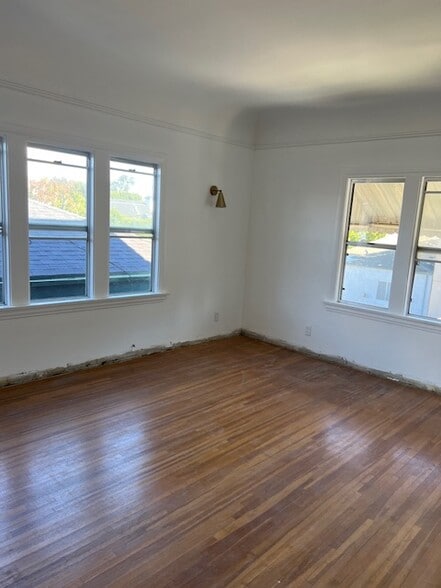 Building Photo - 926 S Curson Ave