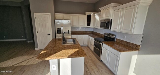 Building Photo - 17913 W Desert View Ln