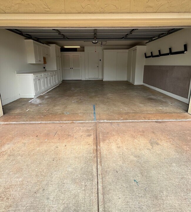 Building Photo - Available on 05/14/26, 2248 sq ft, 4 Bedrooms, 2.5 Baths, 2-car garage at Aeloa Subdivision in Ka...
