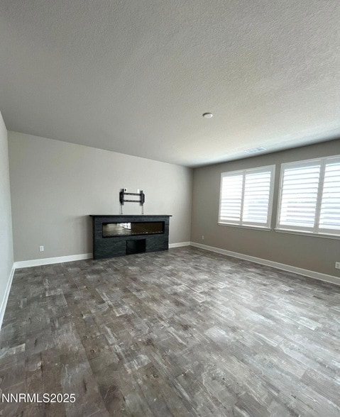 Building Photo - 2025 Elk Falls Way