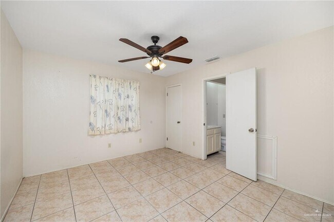 Building Photo - 15 Evergreen Ave