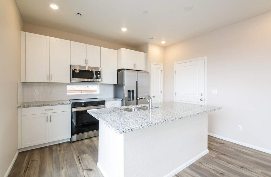 Building Photo - 10137 Scranton Way