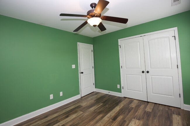 Building Photo - *Lease Special!* Fiber optic internet incl...