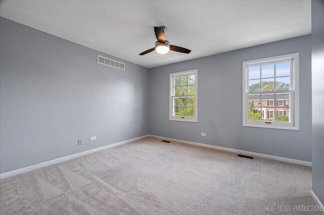 Building Photo - 2802 Wedgewood Dr