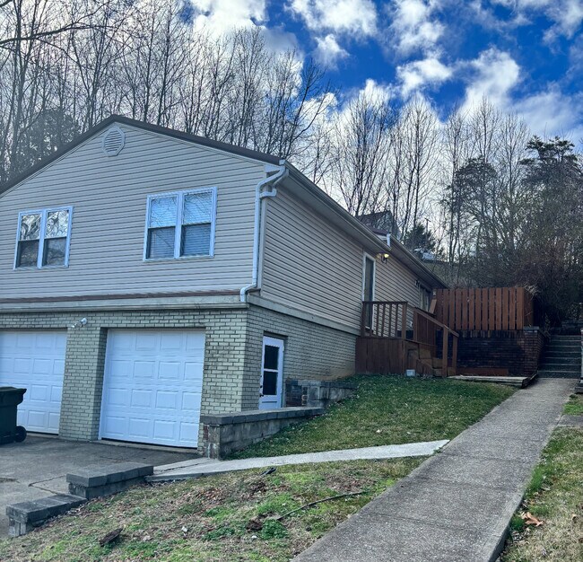 Building Photo - 201 Pearl Street