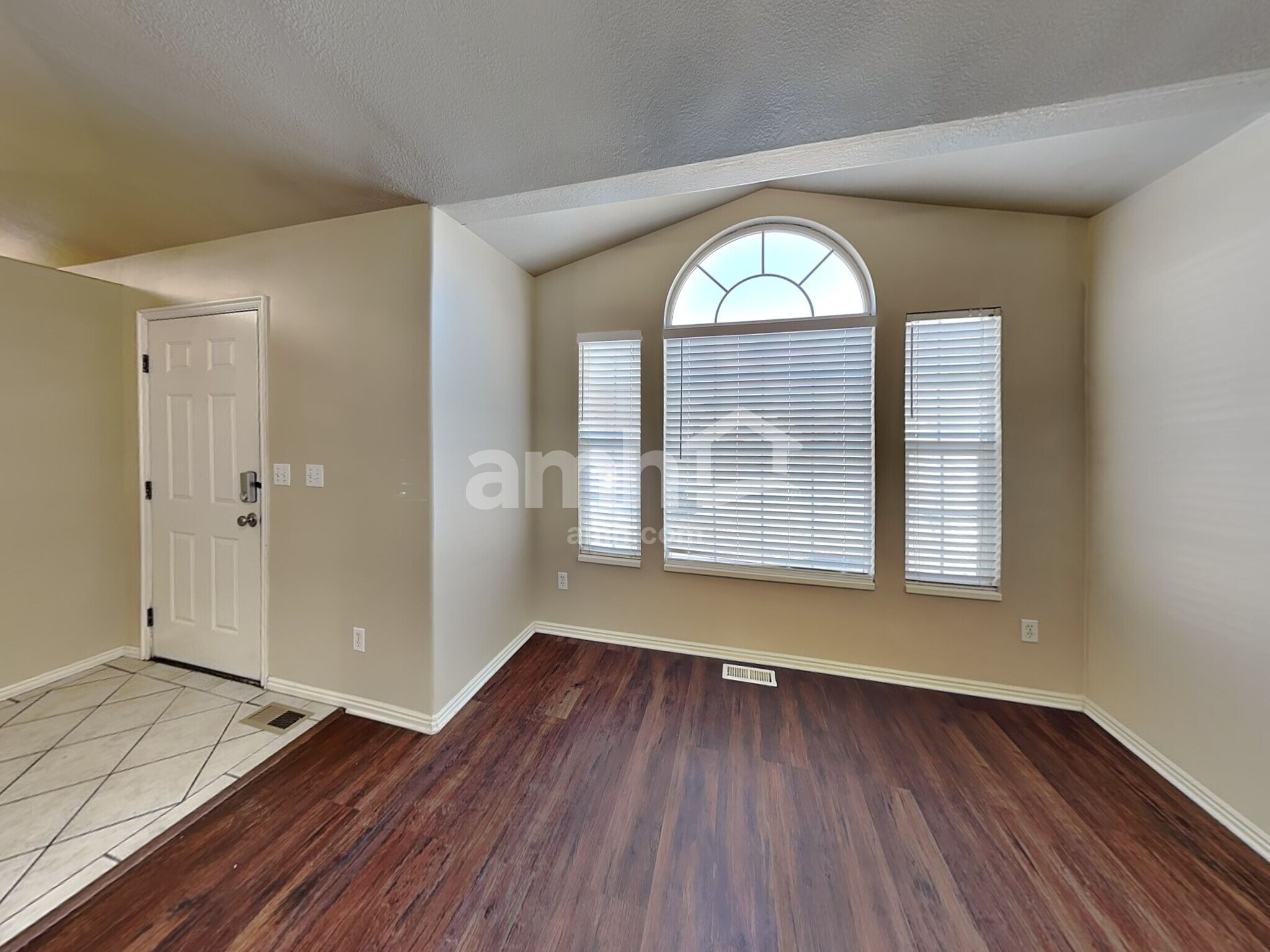 Building Photo - 32 E 2200 S