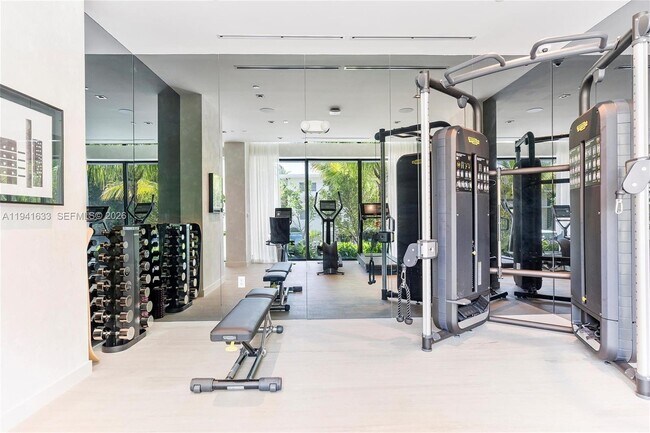 Building Photo - 9901 W Bay Harbor Dr