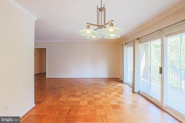 Building Photo - 3535 Chevy Chase Lake Dr