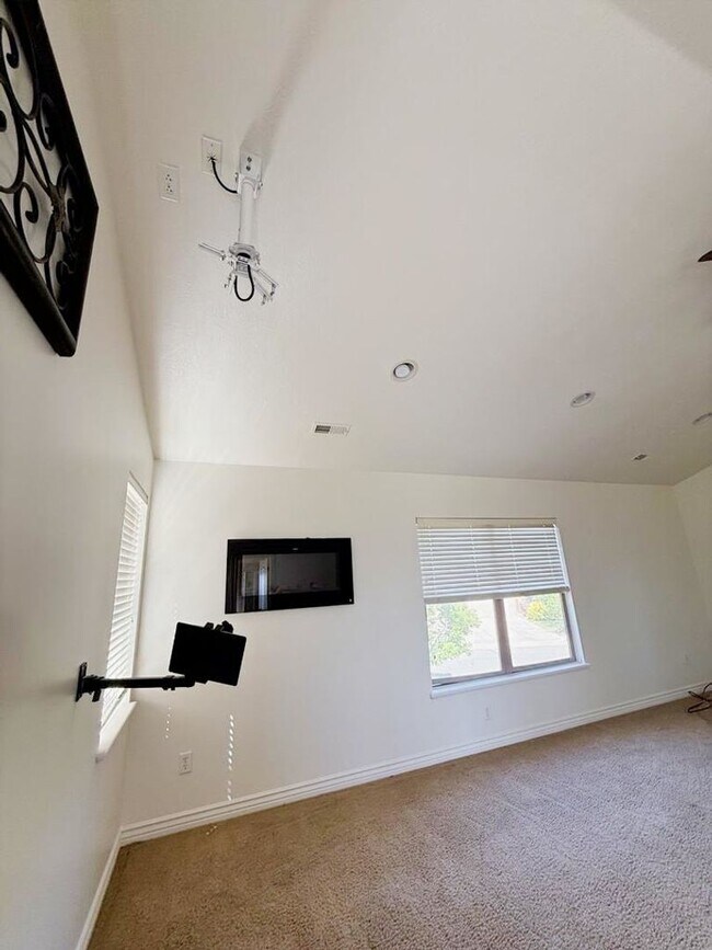 Building Photo - 2251 Pebblestone Ln W