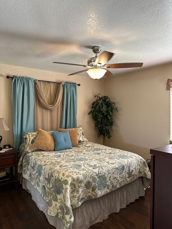 Building Photo - Winter 23/24 Furnished Rental - Nov-Dec-Jan