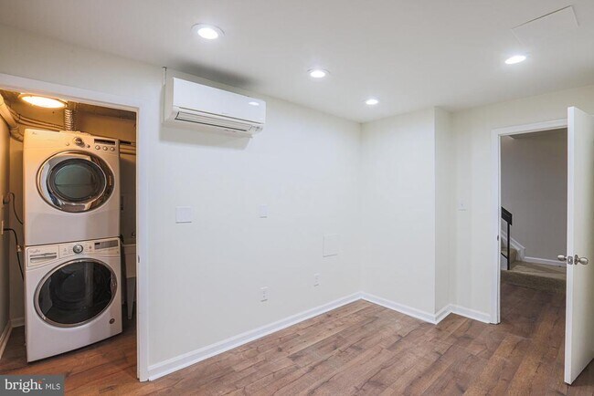 Building Photo - 6331 Red Cedar Pl