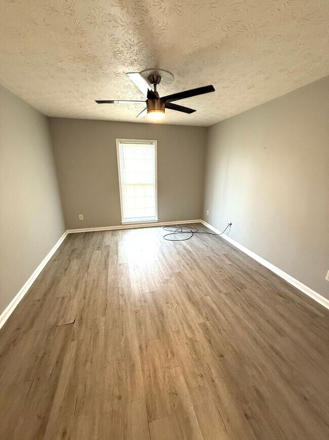Building Photo - **3 Bed 2 Bath Located in Brentwood ** Cal...