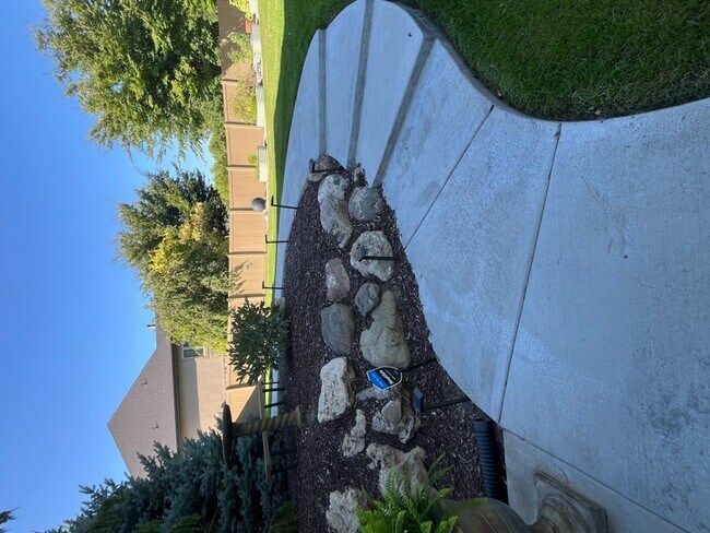 Building Photo - 404 N 1060 W