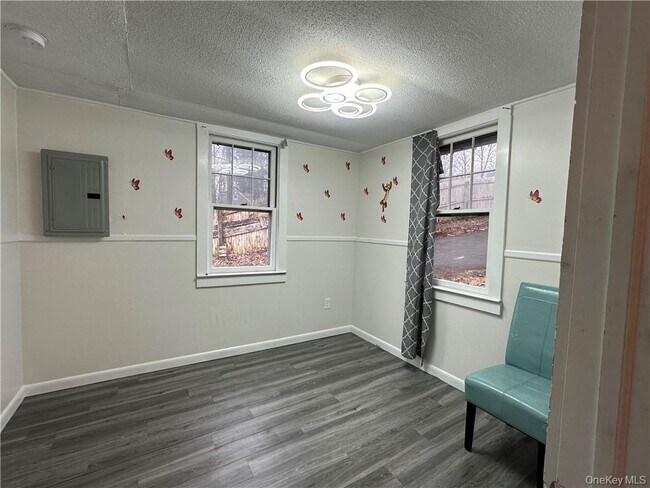 Building Photo - 55-57 Burlingham Rd