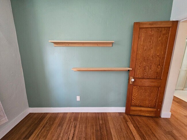 Building Photo - 2 Bedroom/2 Bath home near Duck Pond and Citizens Field