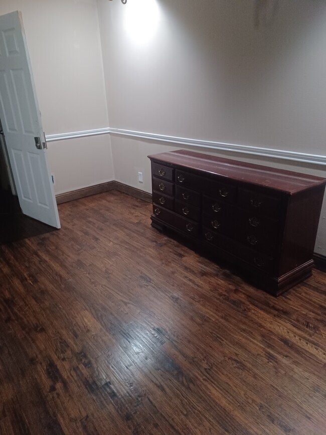 Building Photo - 3439 Racquet Club Dr