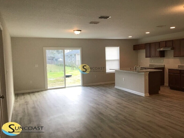 Building Photo - 7847 Mariner St