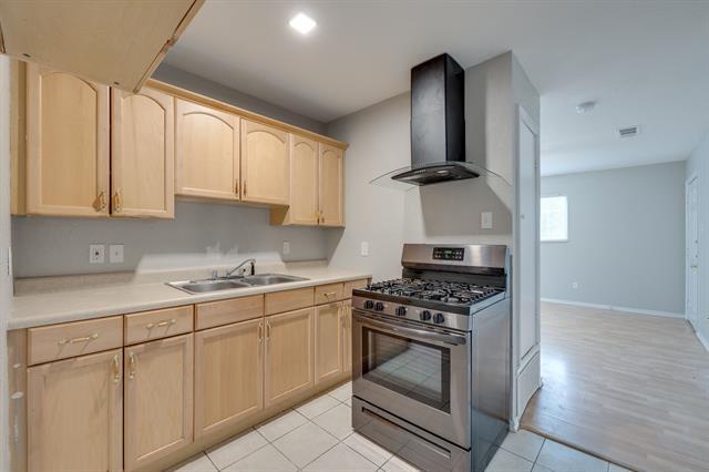 Building Photo - 5320 Lovell Ave