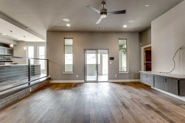 Building Photo - 2125 Heavenly Dr