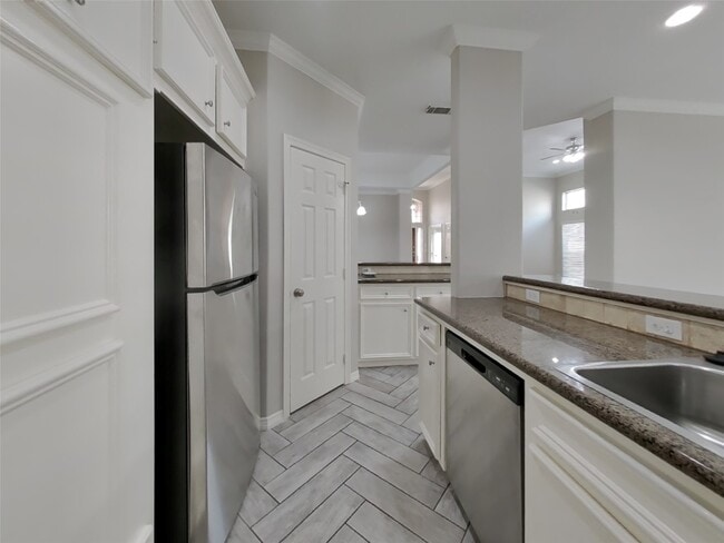 Building Photo - 6855 Tournament Dr