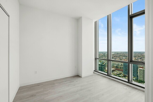 Building Photo - 815 S Michigan Ave