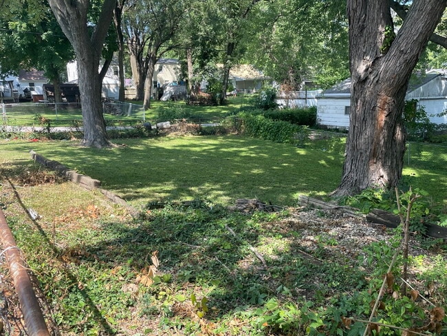 Building Photo - Hilltop 3 Bedroom 1 Bath with Garage Charm You’ll Fall in Love With!