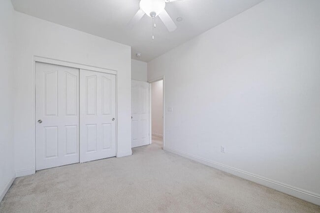 Building Photo - 6704 S Mariposa Ln