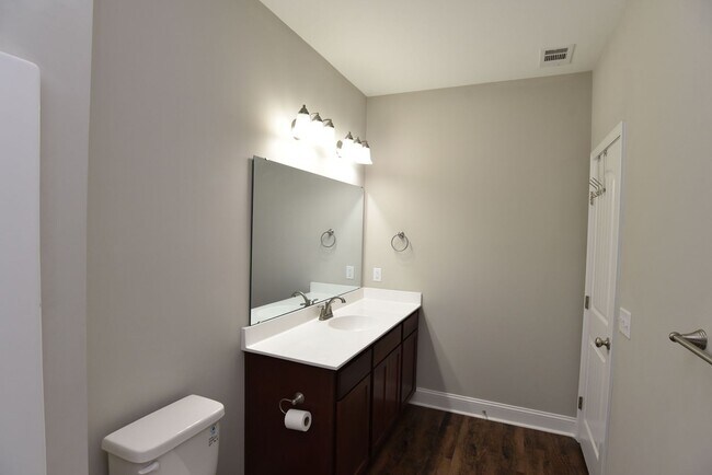 Building Photo - Remodeled Cute Modern Home In the Heart Of Richmond Hill