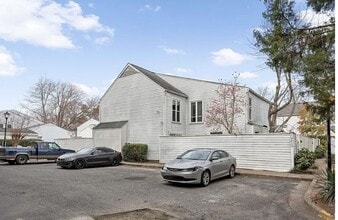 Building Photo - Welcome to this charming 2-bedroom, 1.5-ba...