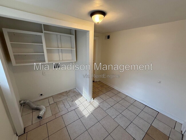 Building Photo - 211 W 59th St