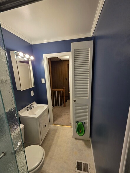 Building Photo - 1935 Searles Rd