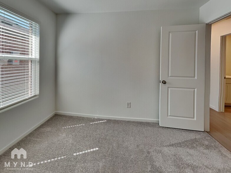 Building Photo - 2049 Belgian Dr