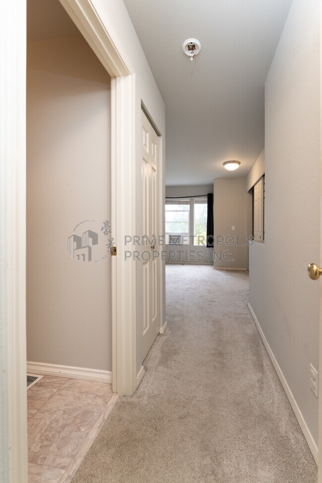 Building Photo - 2062 Newport Way NW