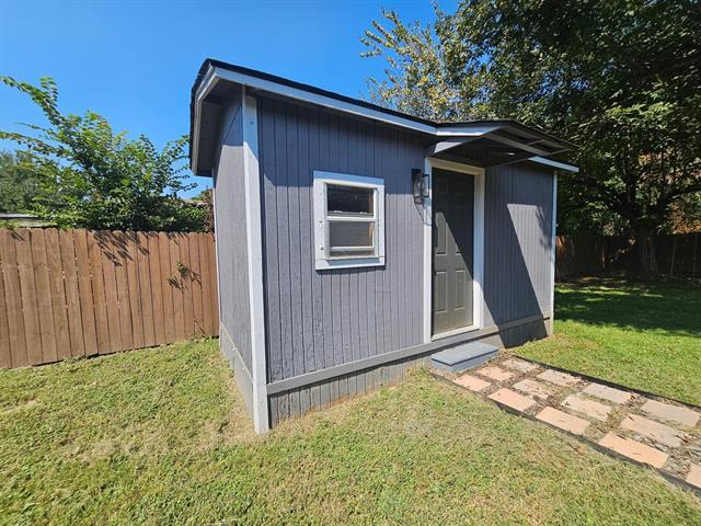 Building Photo - 319 Lowe St