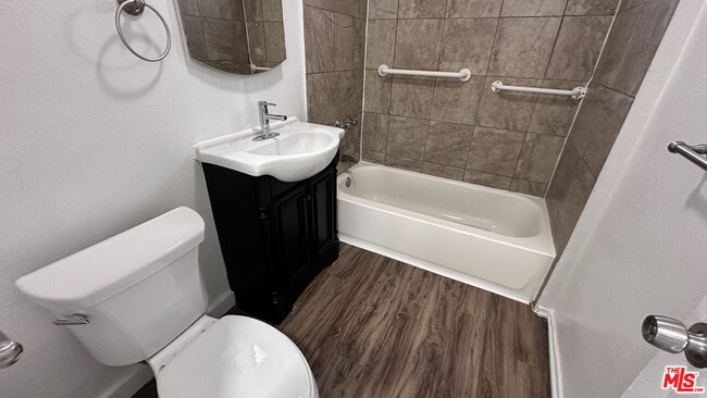 Building Photo - 1709 W 70th St