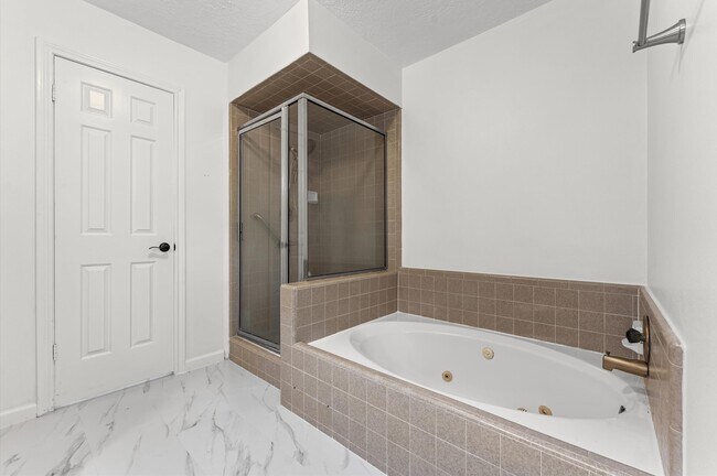 Building Photo - 110 Shadow Wood Dr