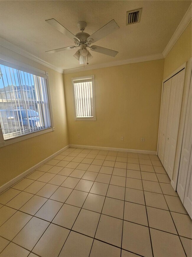 Building Photo - 1543 SE 25th St